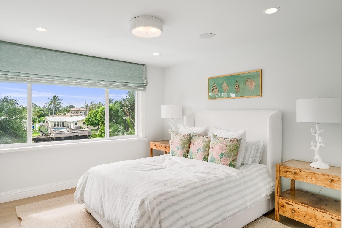 2525 Middle River Dr