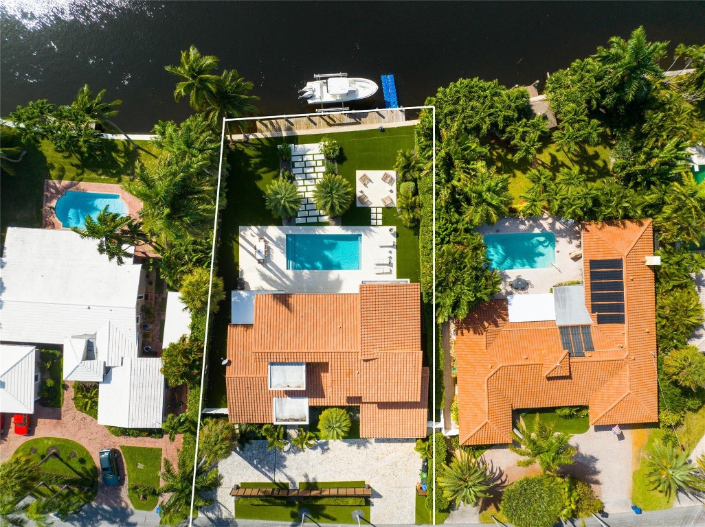 2525 Middle River Dr