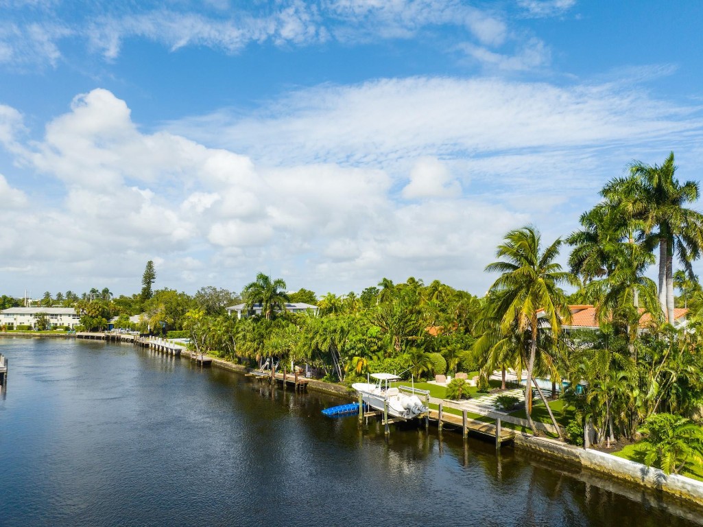 2525 Middle River Dr