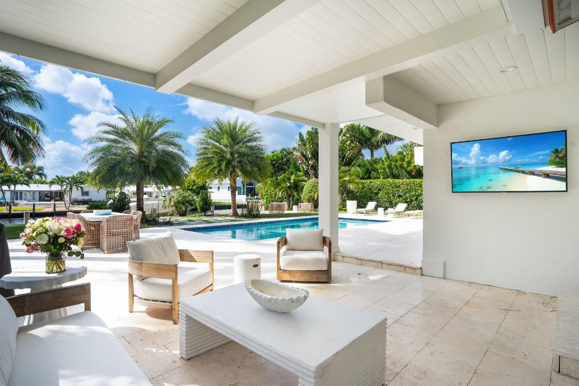 2525 Middle River Dr