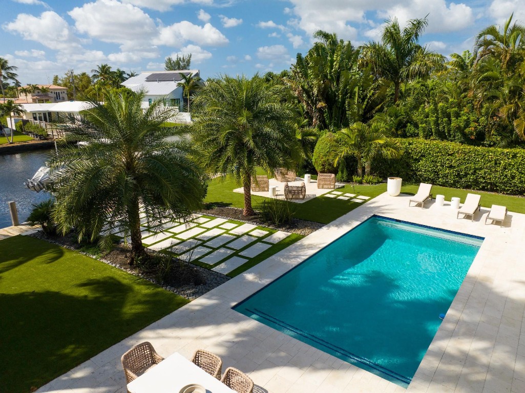 2525 Middle River Dr