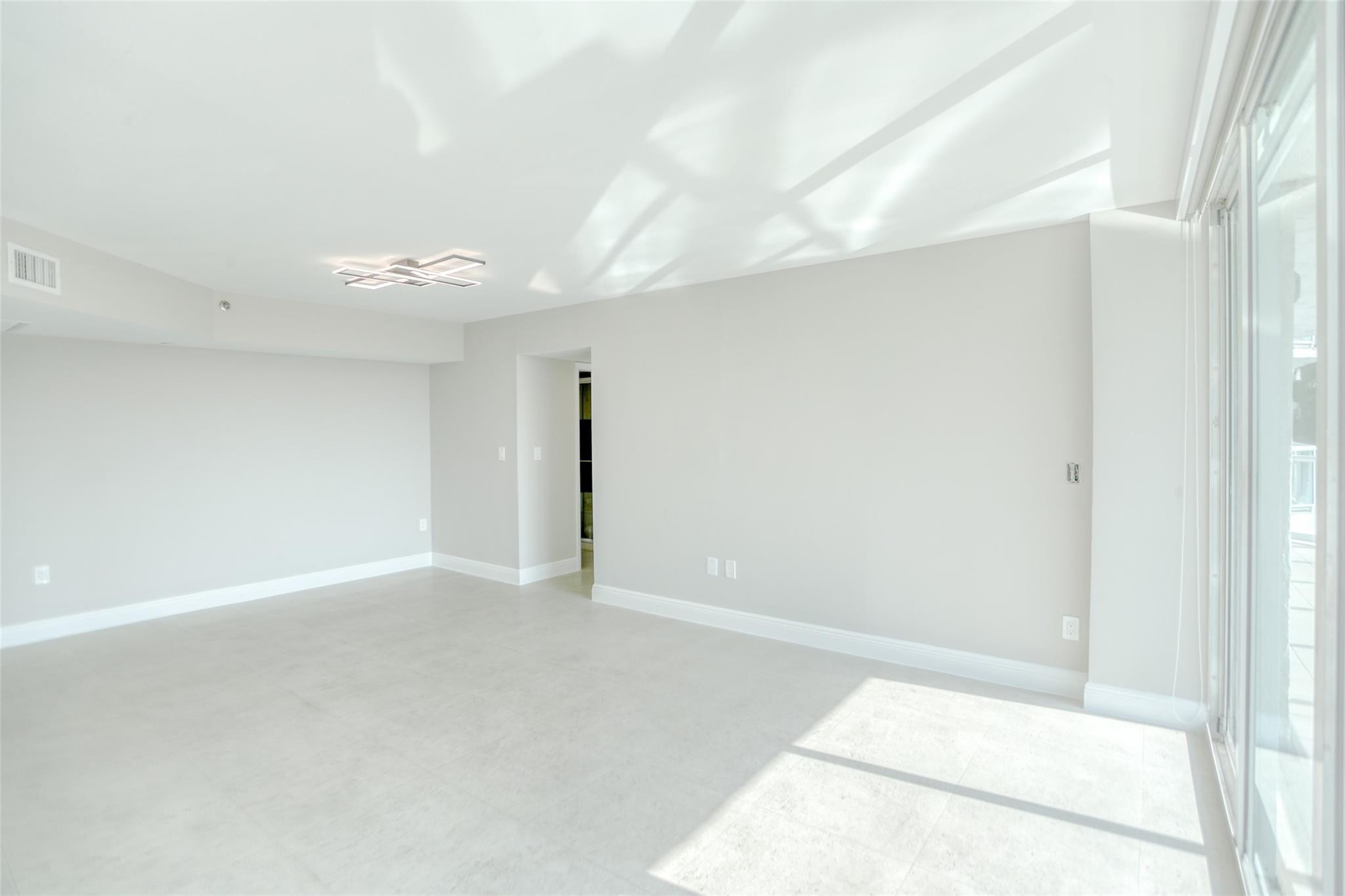 5900 E Collins Ave 406