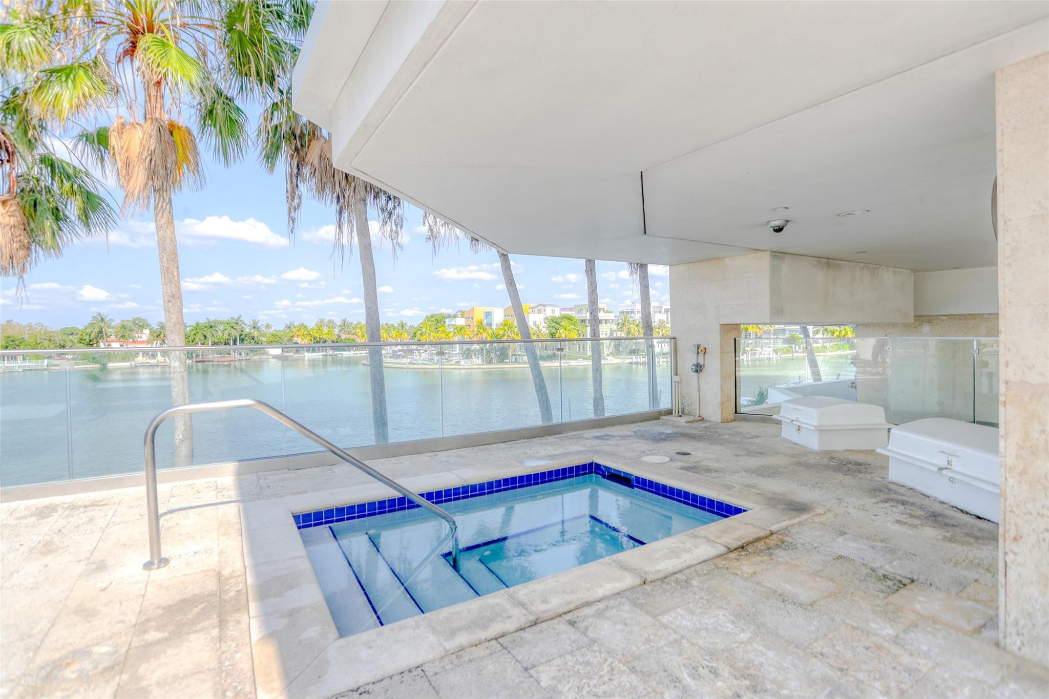 5900 E Collins Ave 406