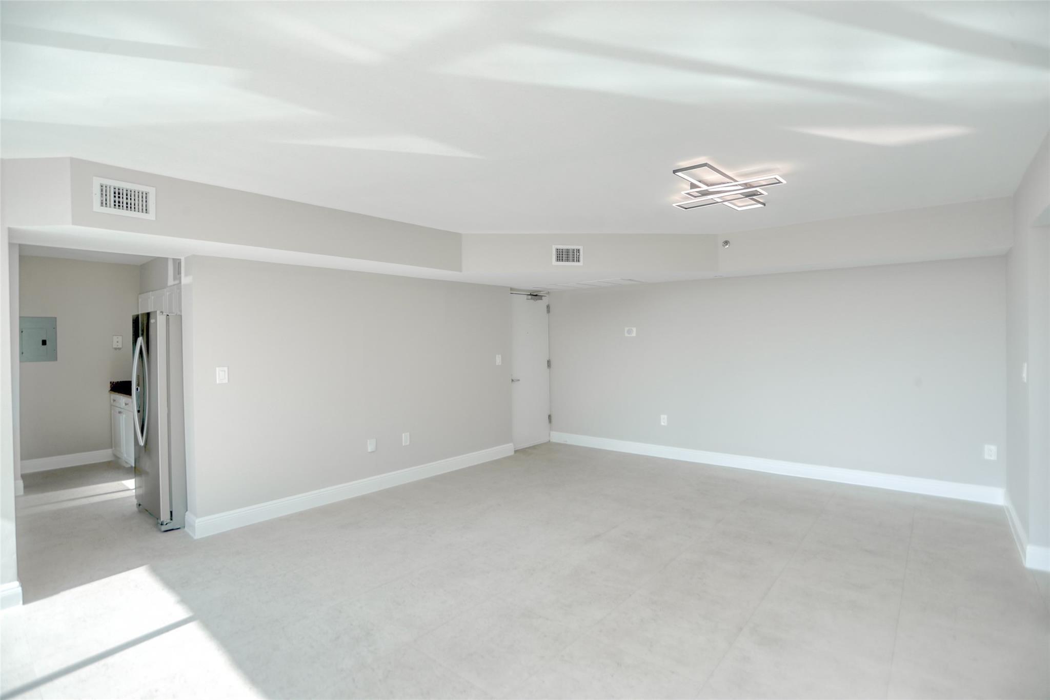 5900 E Collins Ave 406