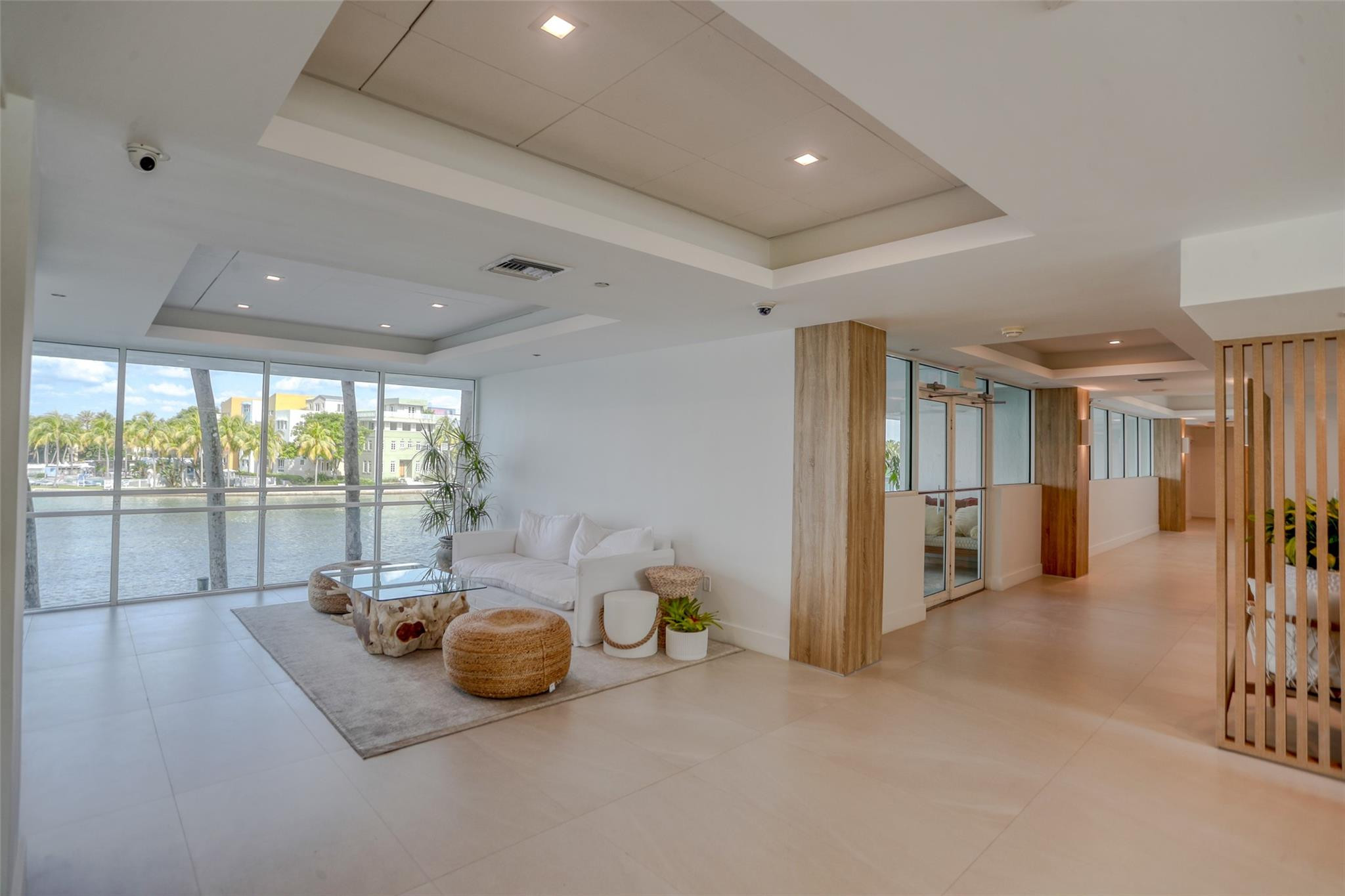 5900 E Collins Ave 406