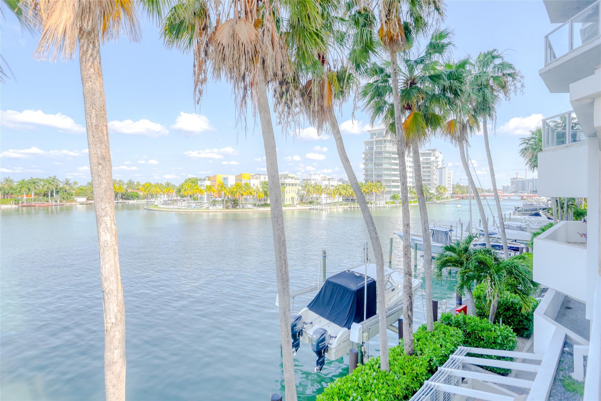 5900 E Collins Ave 406