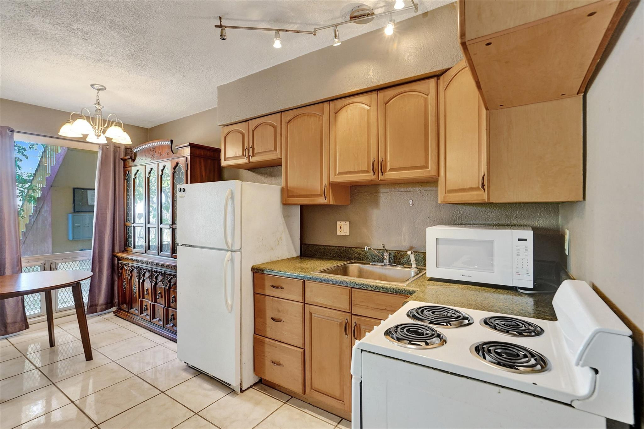 2624 NE 30th Pl 102B