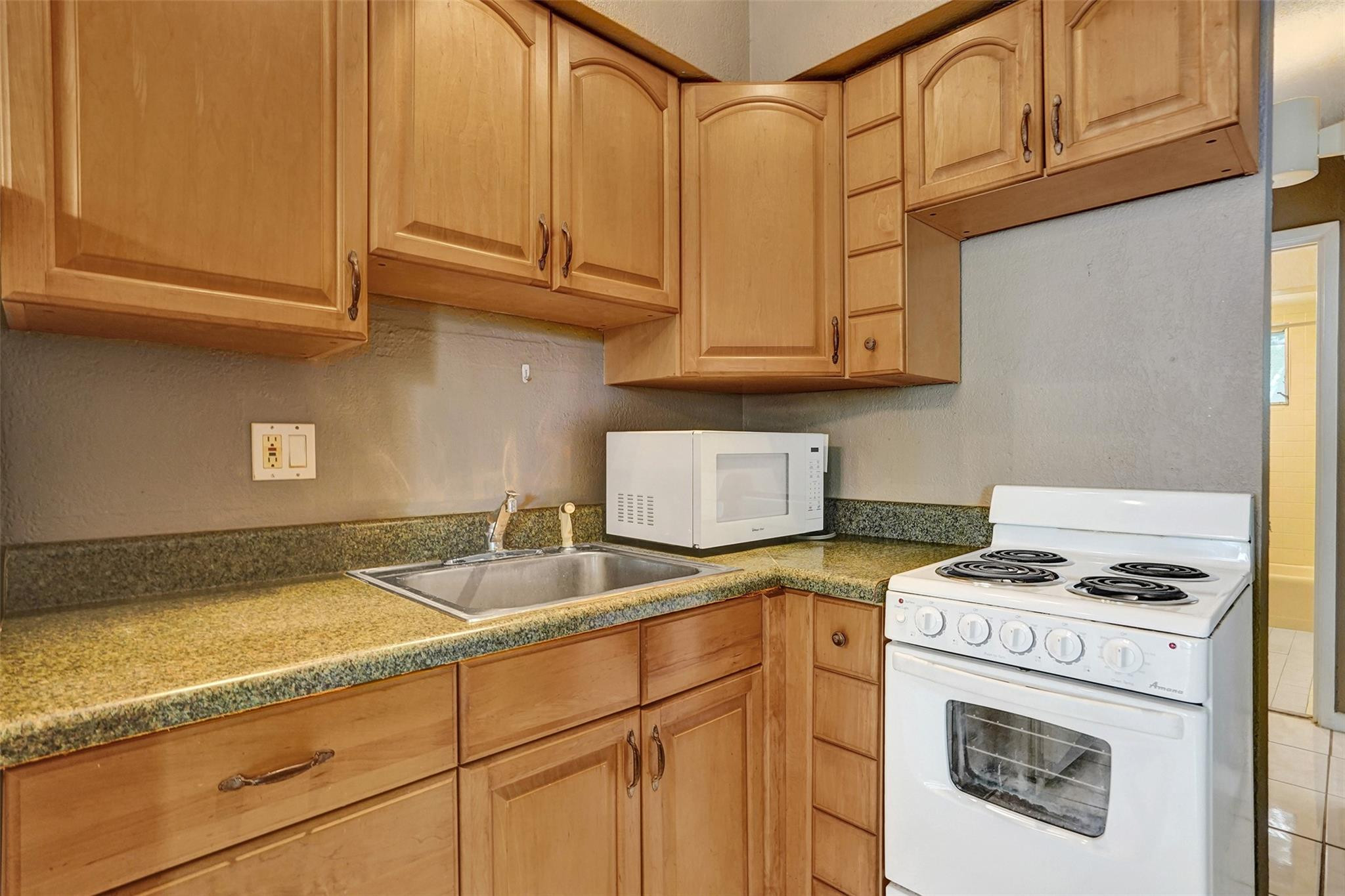 2624 NE 30th Pl 102B