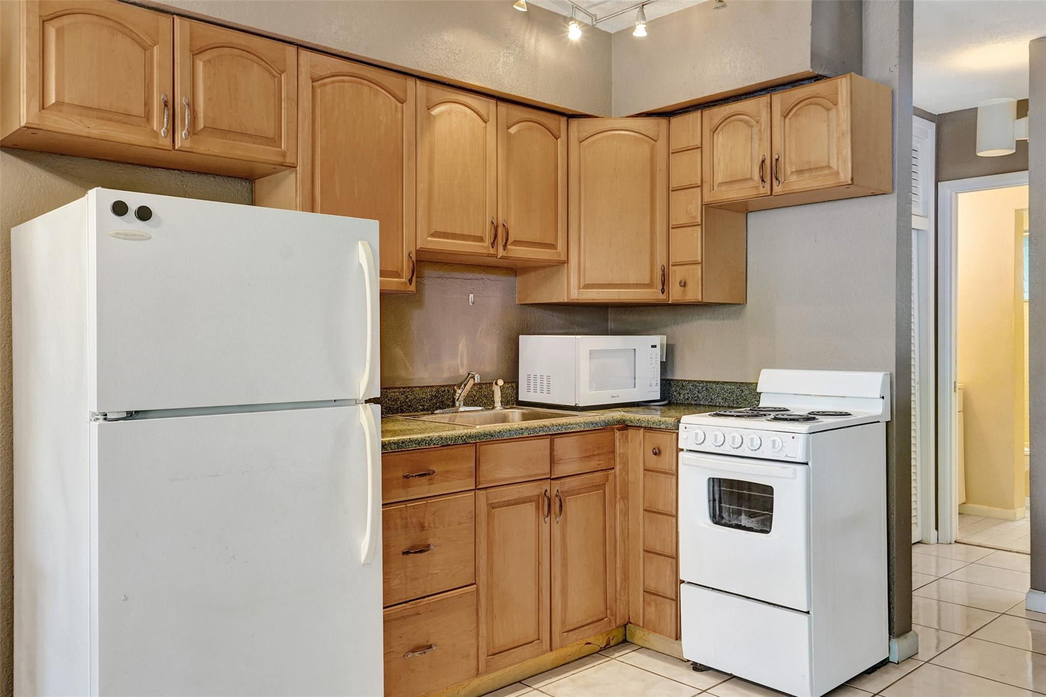 2624 NE 30th Pl 102B