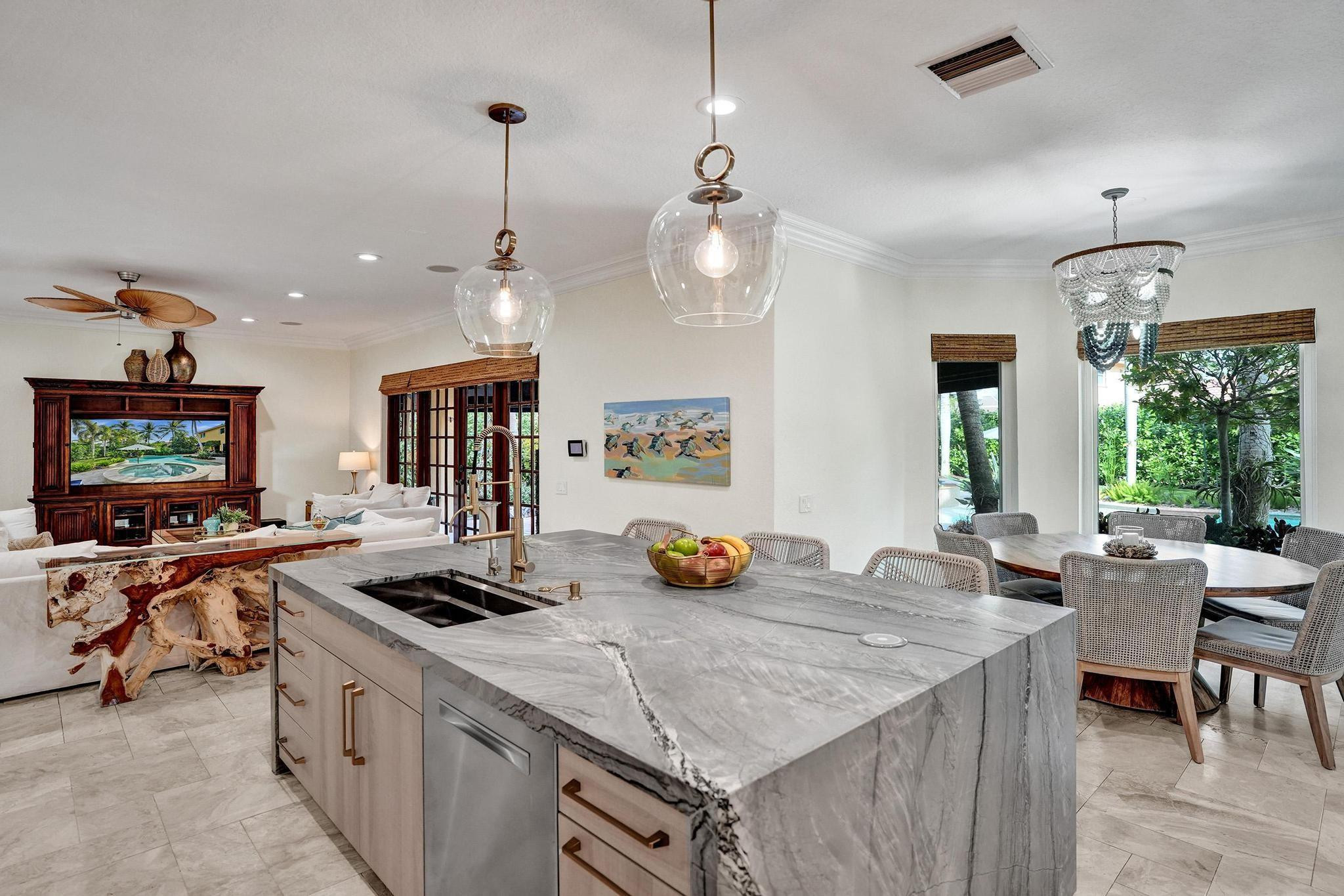 1649 Victoria Pointe Cir