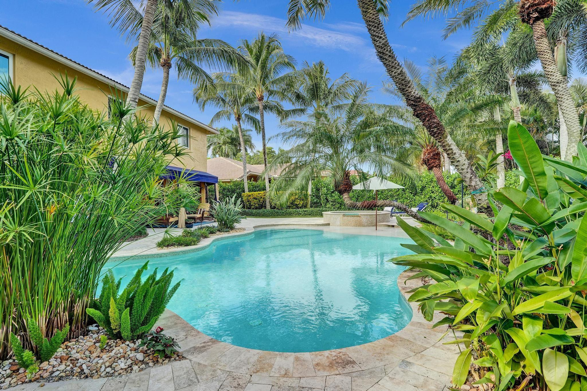 1649 Victoria Pointe Cir