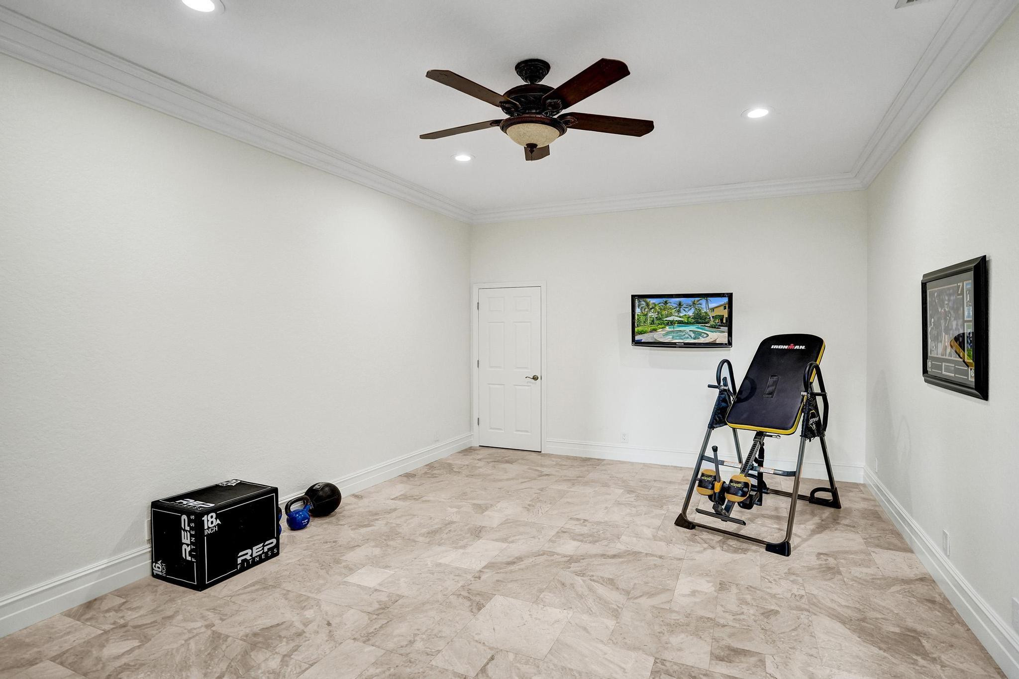 1649 Victoria Pointe Cir