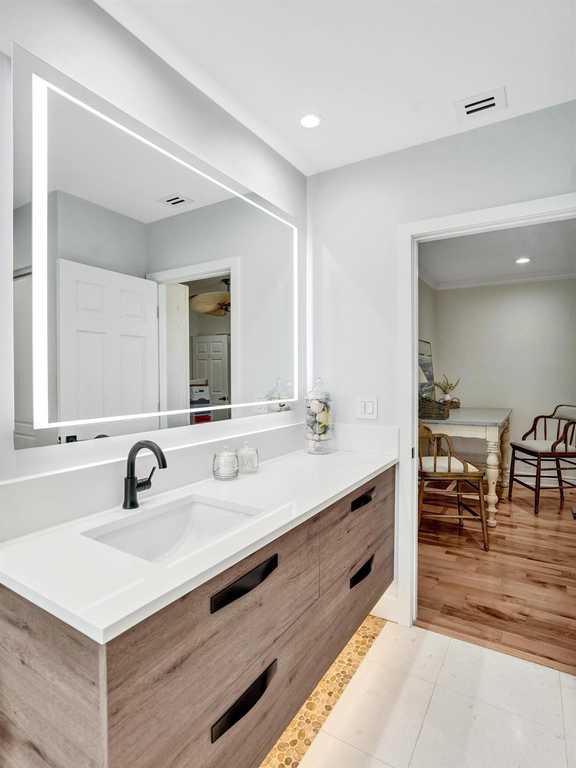 1649 Victoria Pointe Cir