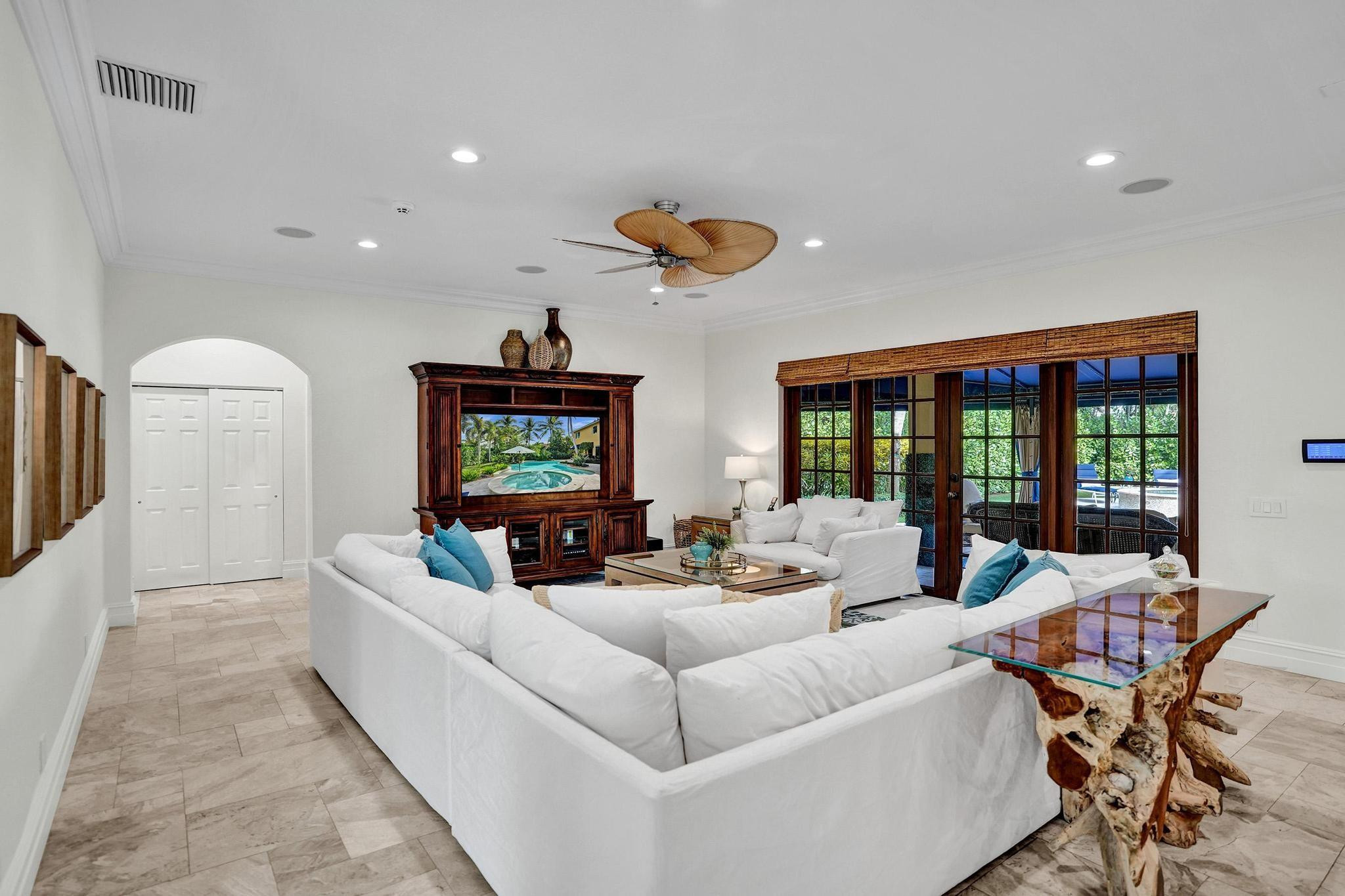 1649 Victoria Pointe Cir