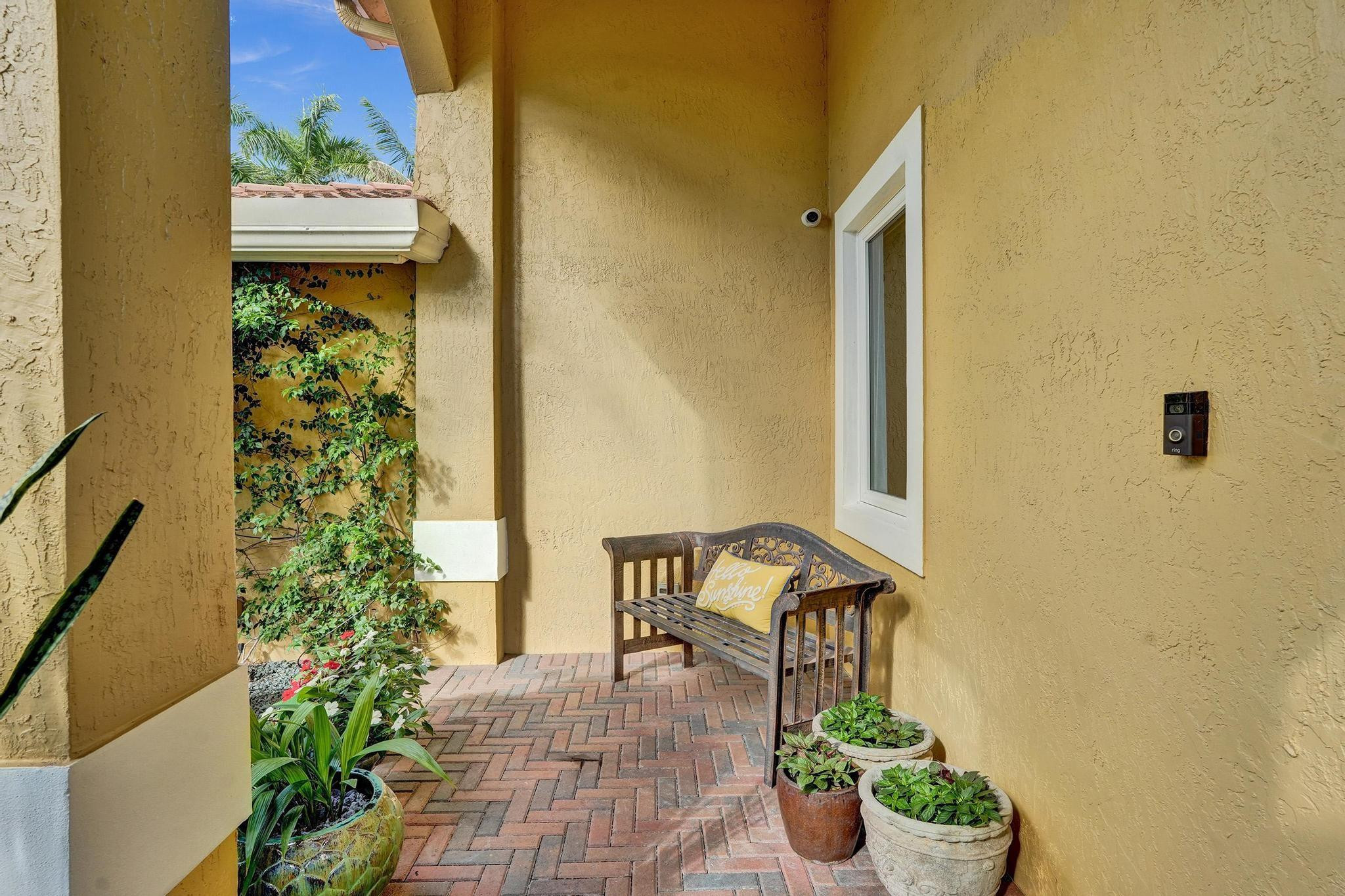 1649 Victoria Pointe Cir