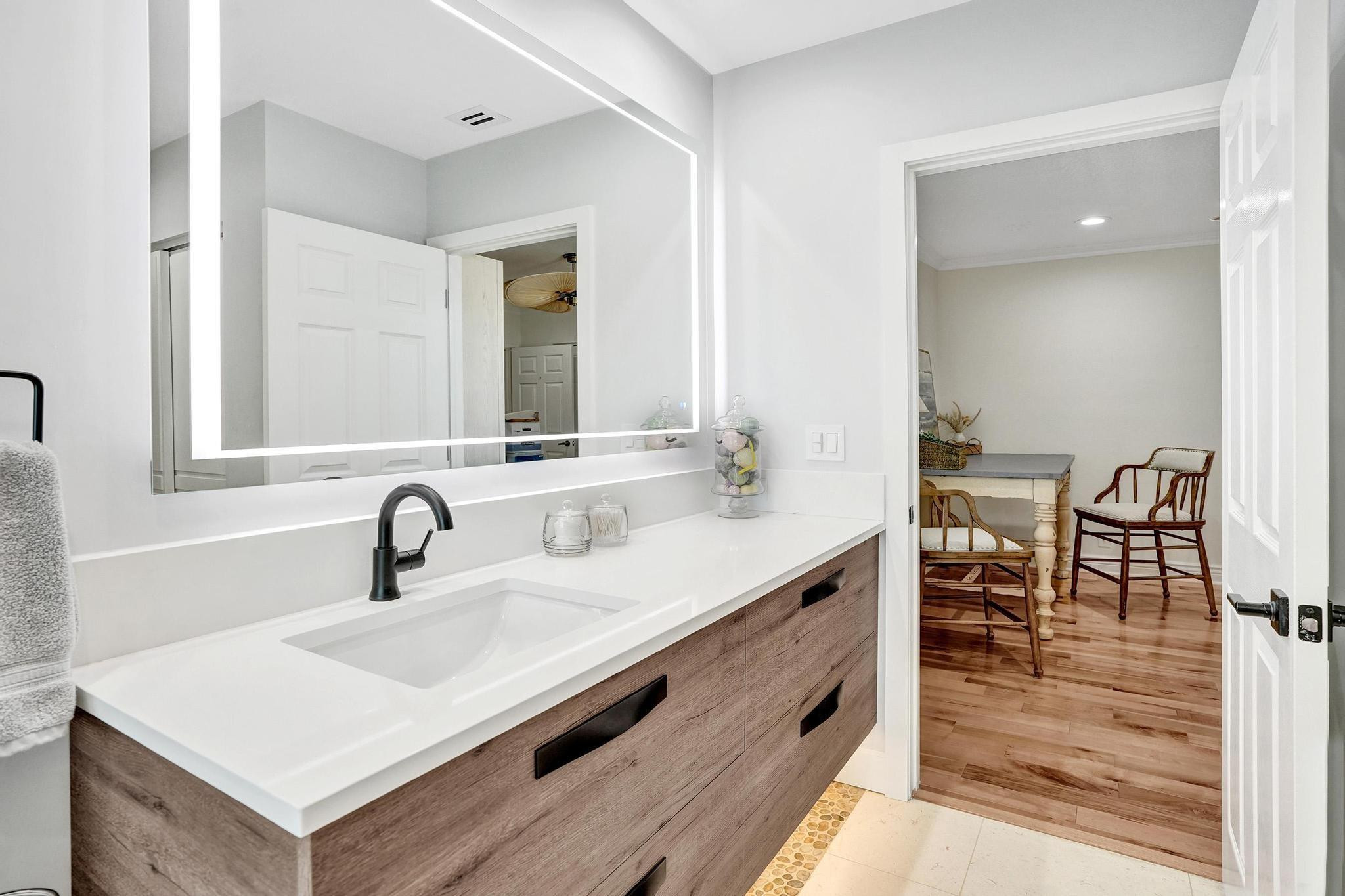 1649 Victoria Pointe Cir