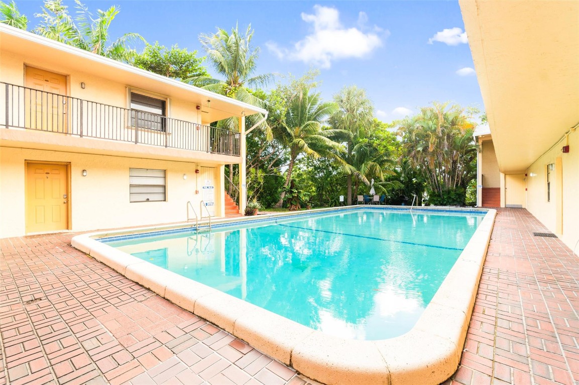 1826 N Dixie Hwy 206