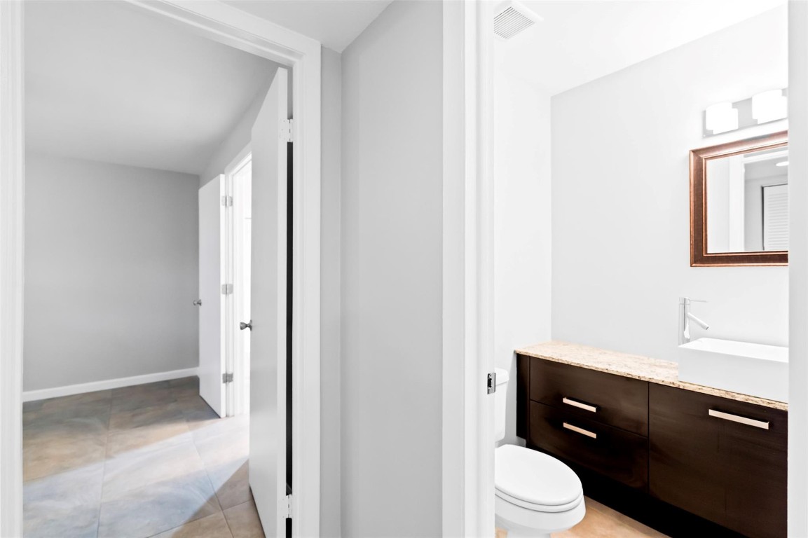 1826 N Dixie Hwy 206