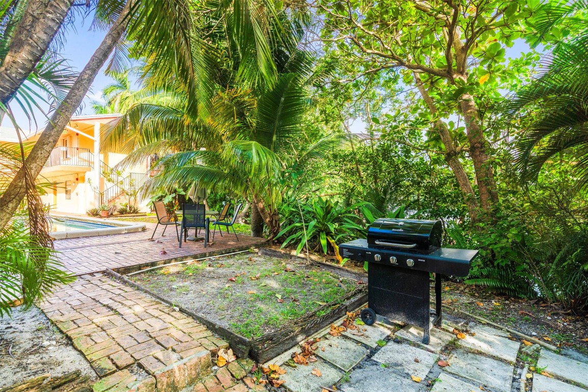 1826 N Dixie Hwy 206