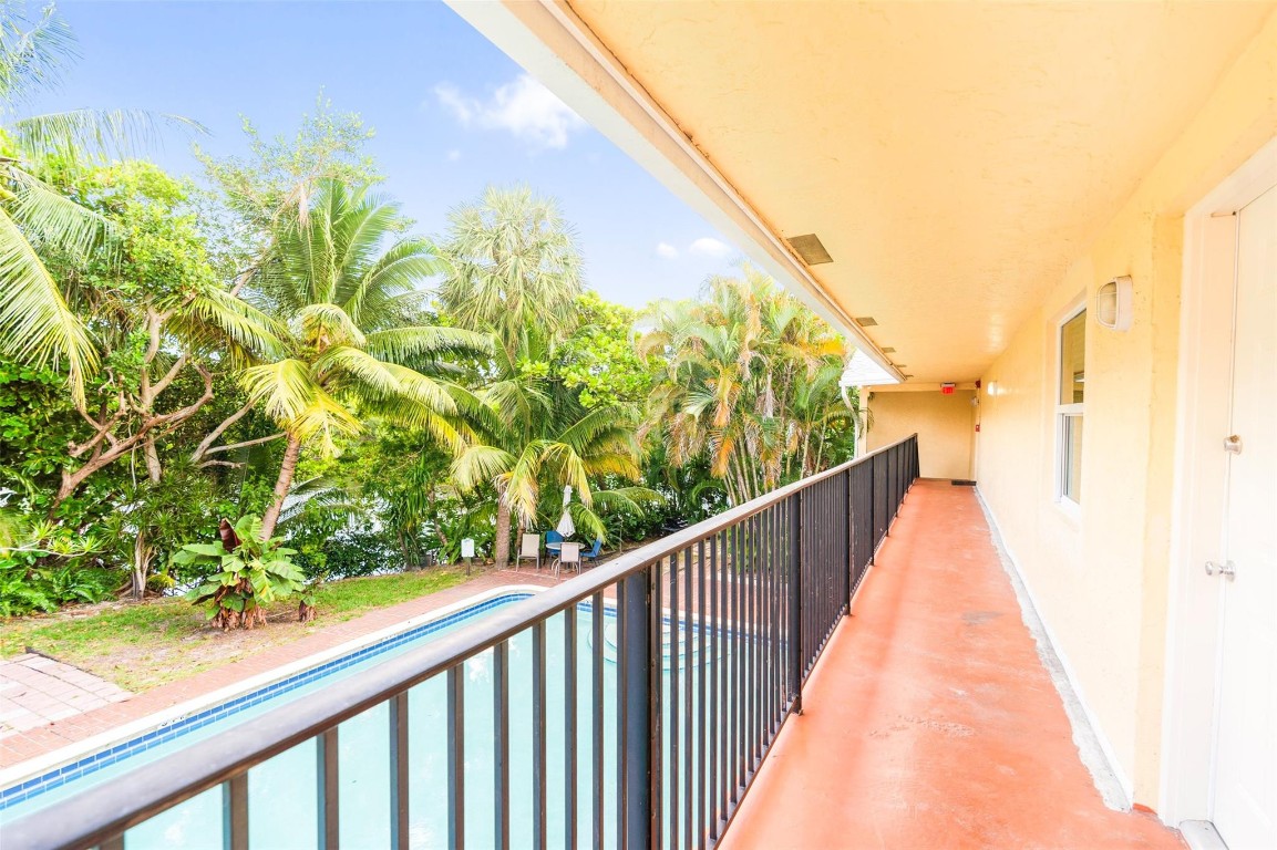 1826 N Dixie Hwy 206