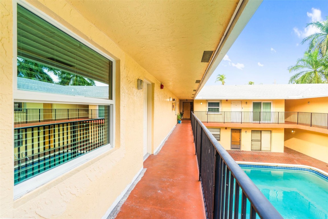 1826 N Dixie Hwy 206