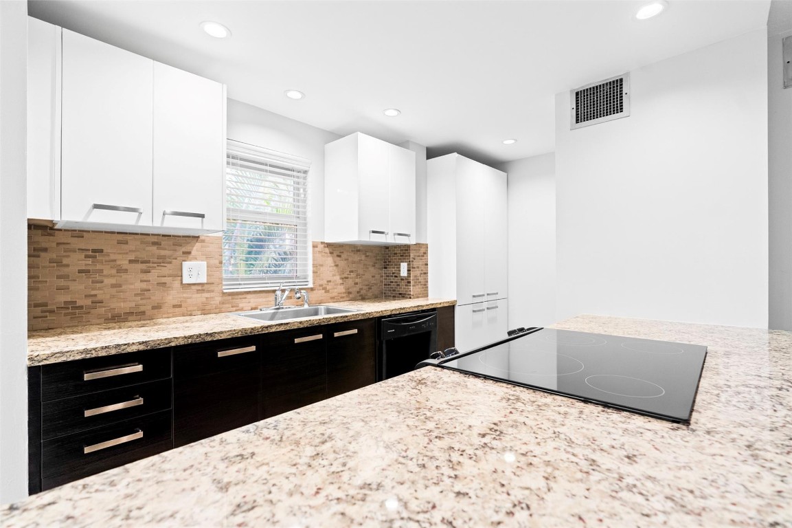 1826 N Dixie Hwy 206