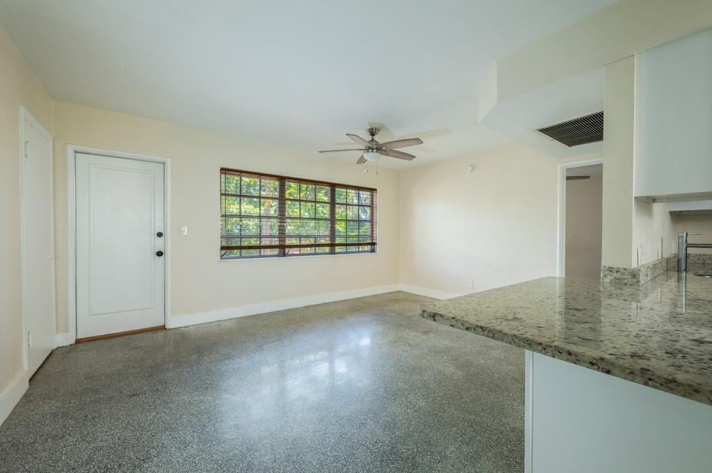 86 Isle Of Venice Dr 2