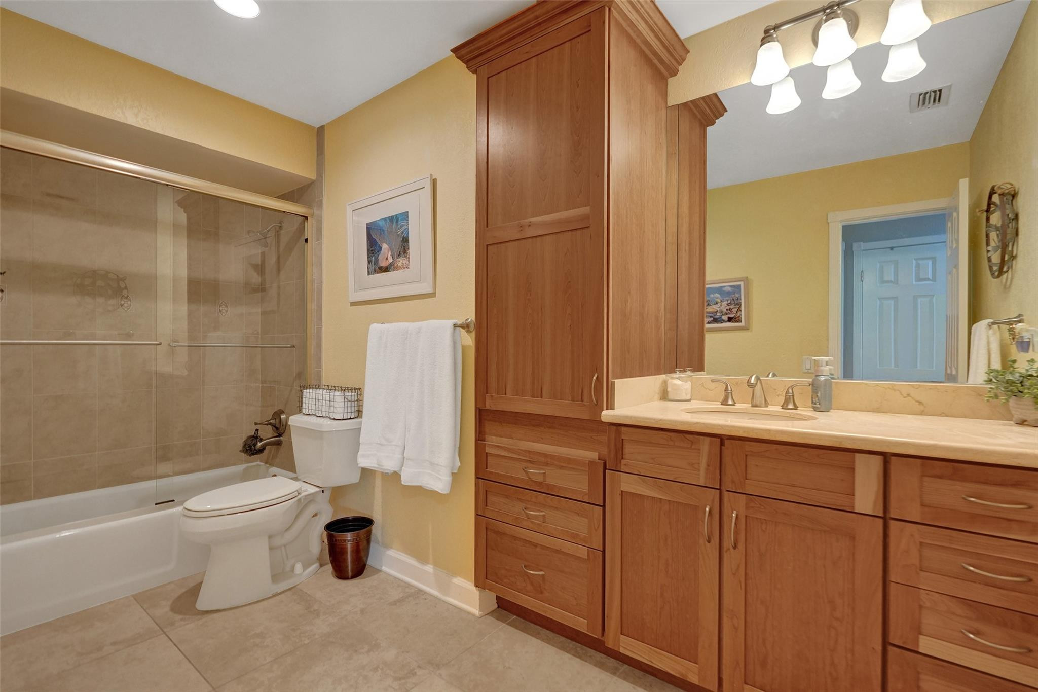 4909 N Travelers Palm Ln