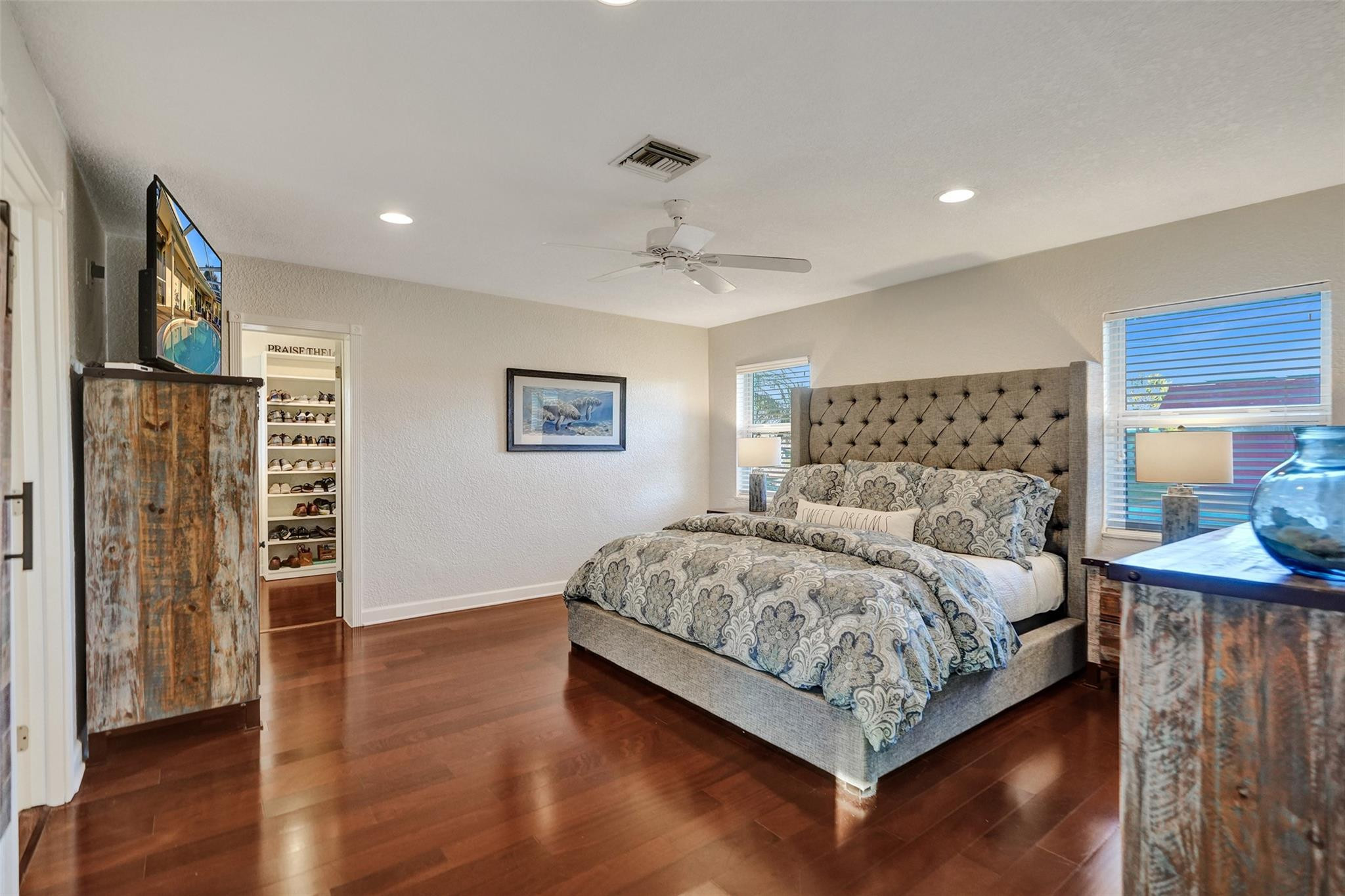 4909 N Travelers Palm Ln