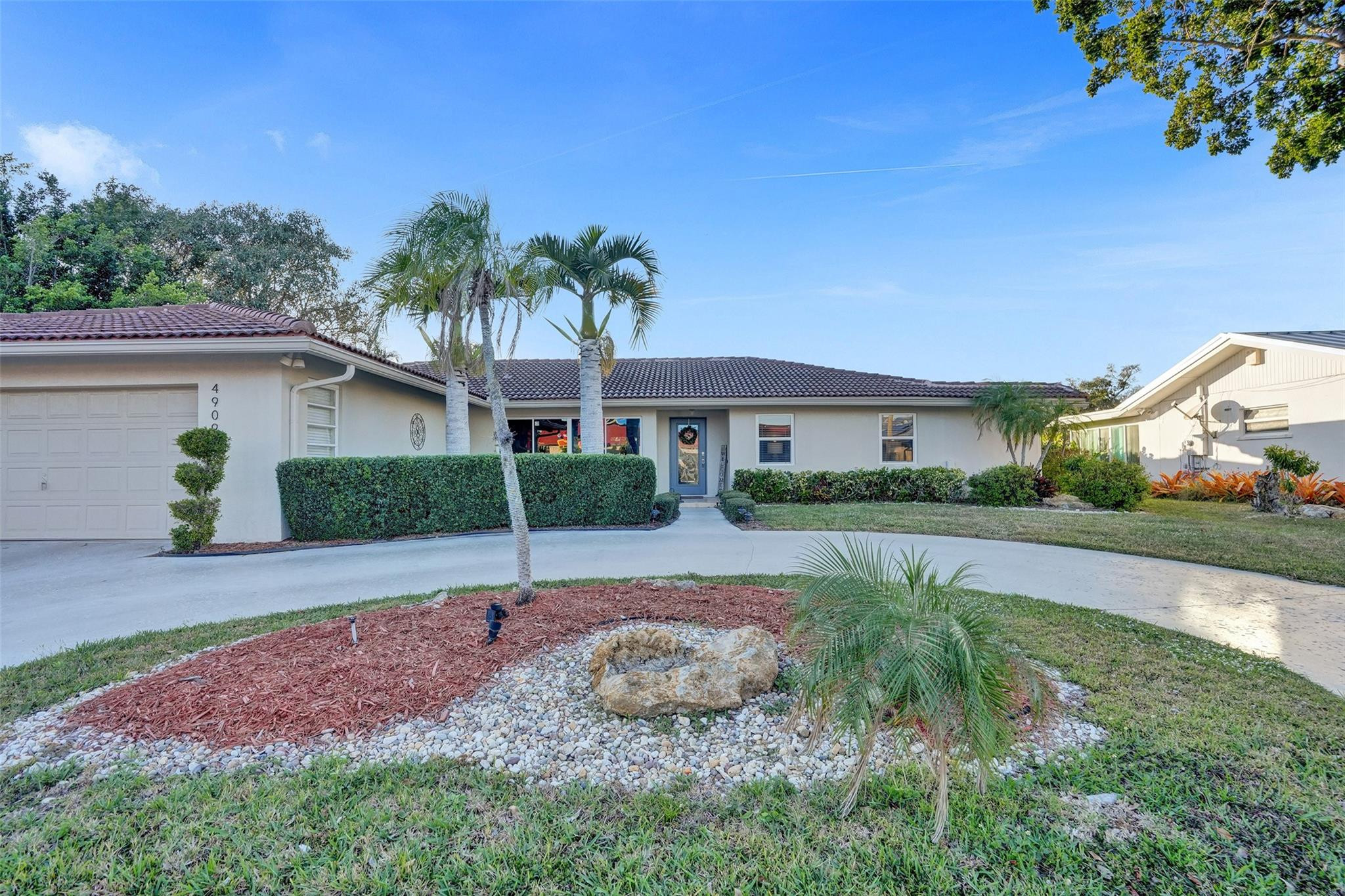 4909 N Travelers Palm Ln