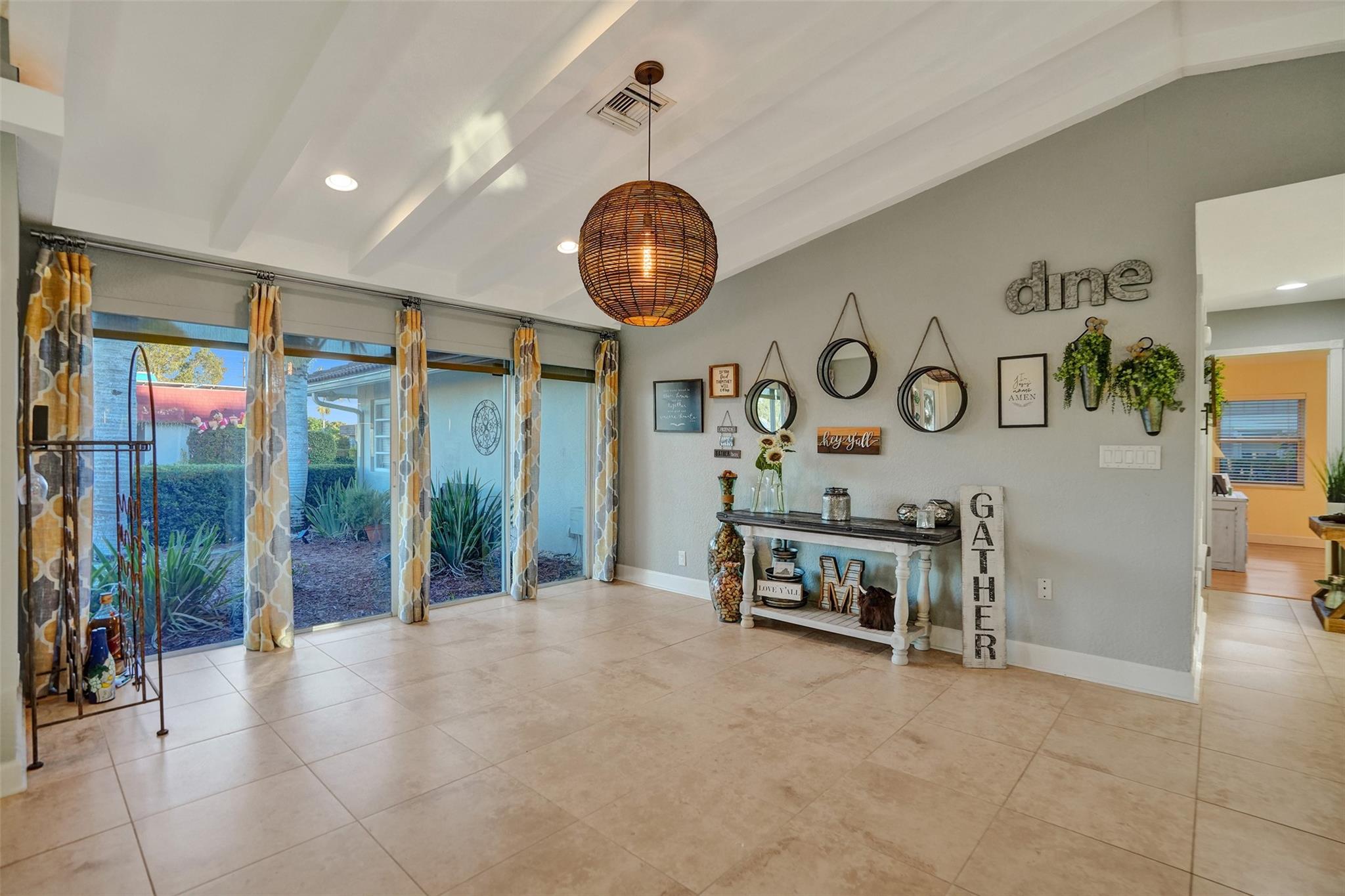 4909 N Travelers Palm Ln