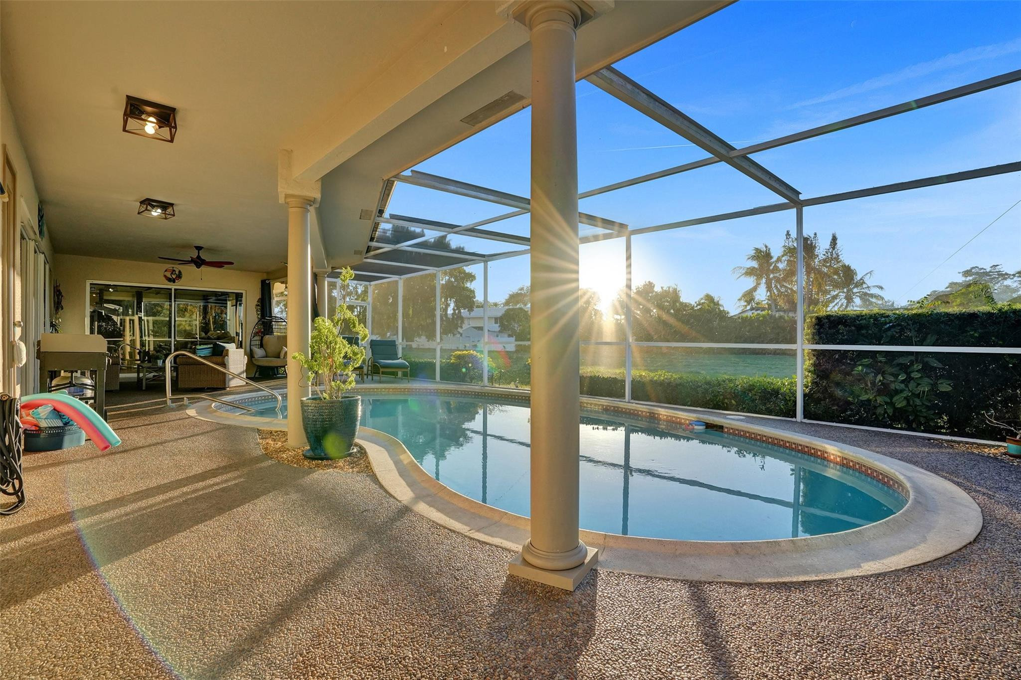 4909 N Travelers Palm Ln