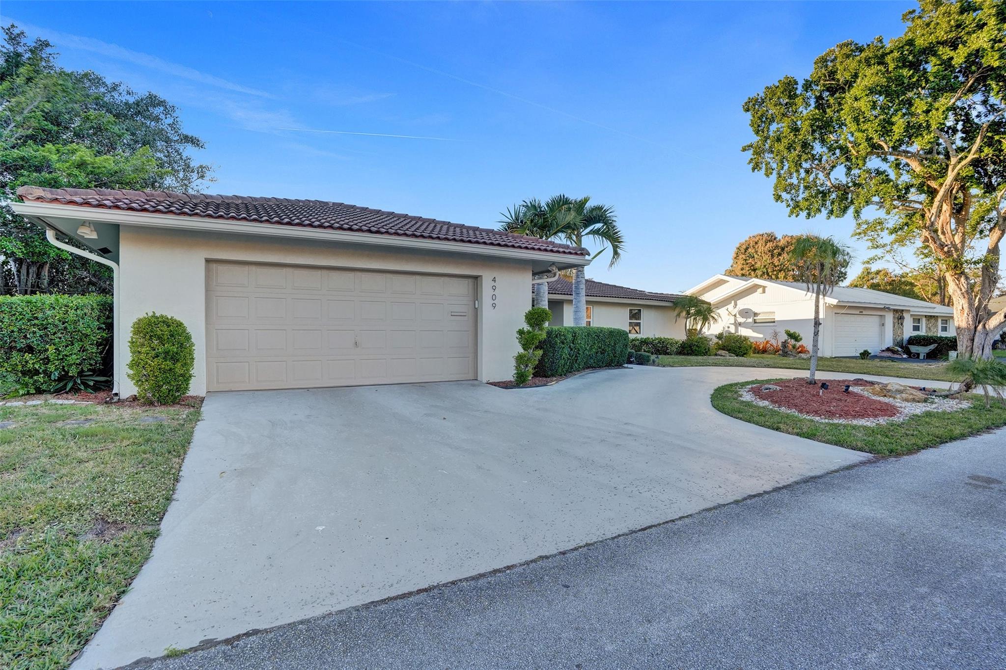 4909 N Travelers Palm Ln