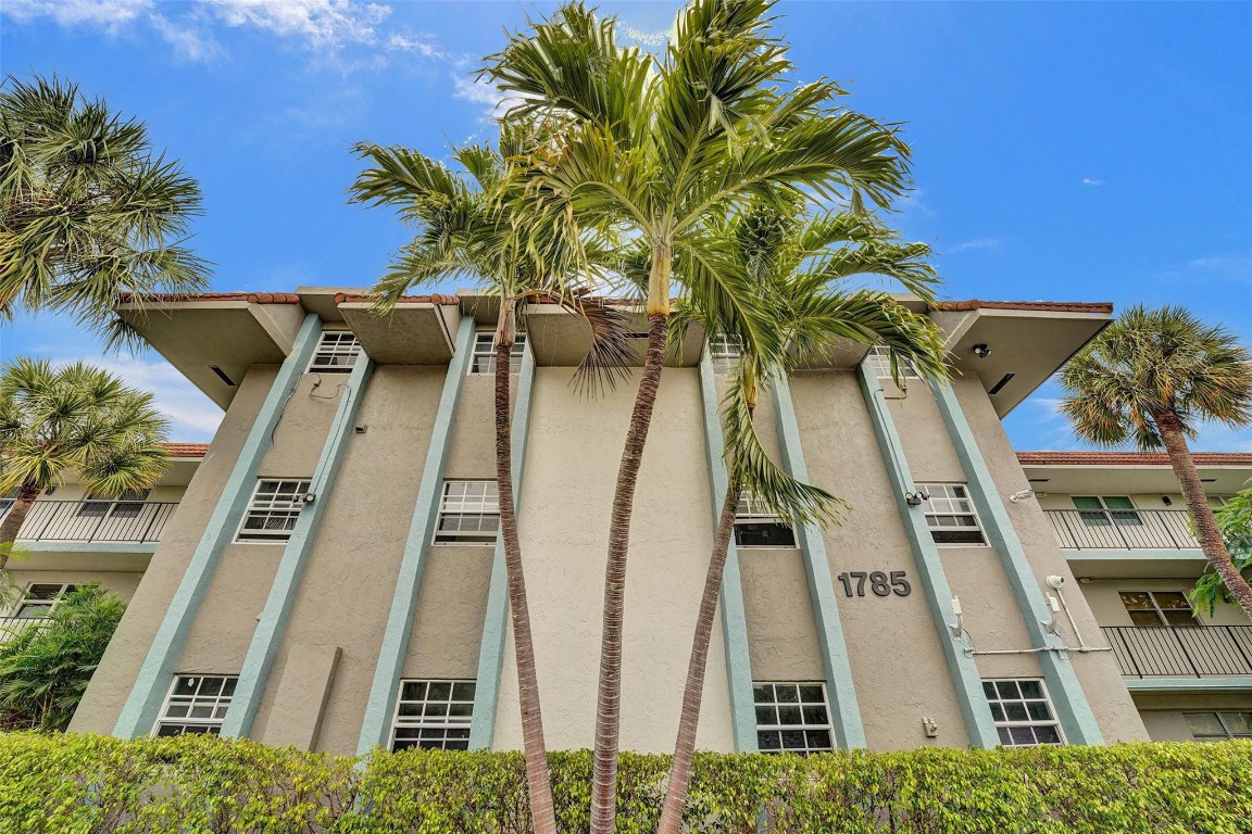 1785 N Andrews Sq 201