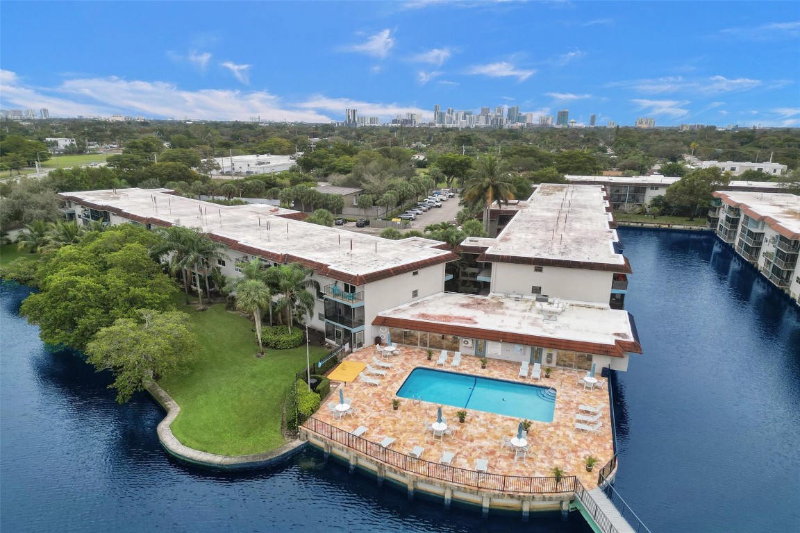 1785 N Andrews Sq 201