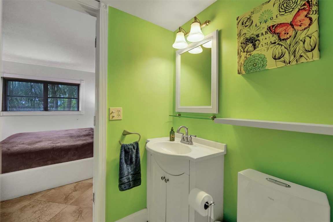 1785 N Andrews Sq 201