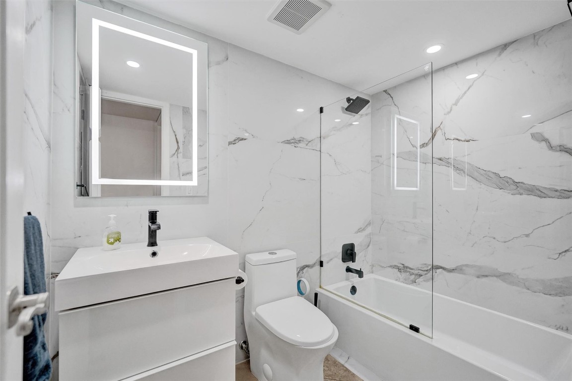 1785 N Andrews Sq 201