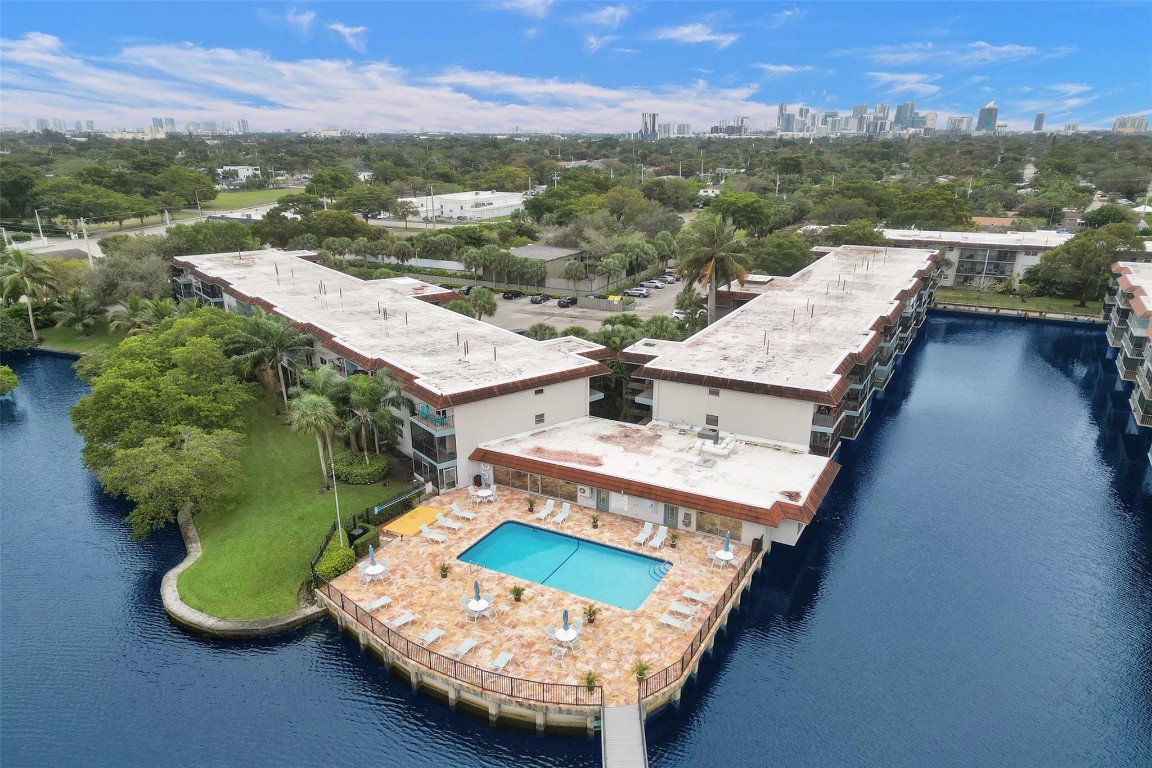 1785 N Andrews Sq 201