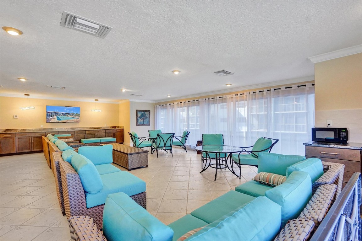 1785 N Andrews Sq 201