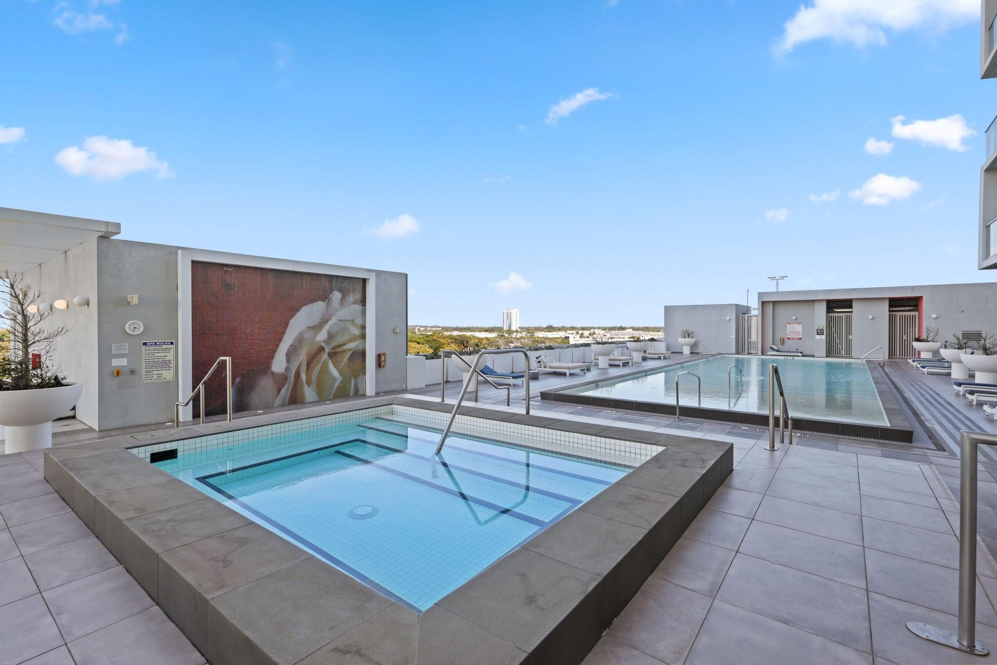 2000 Metropica Way PH01