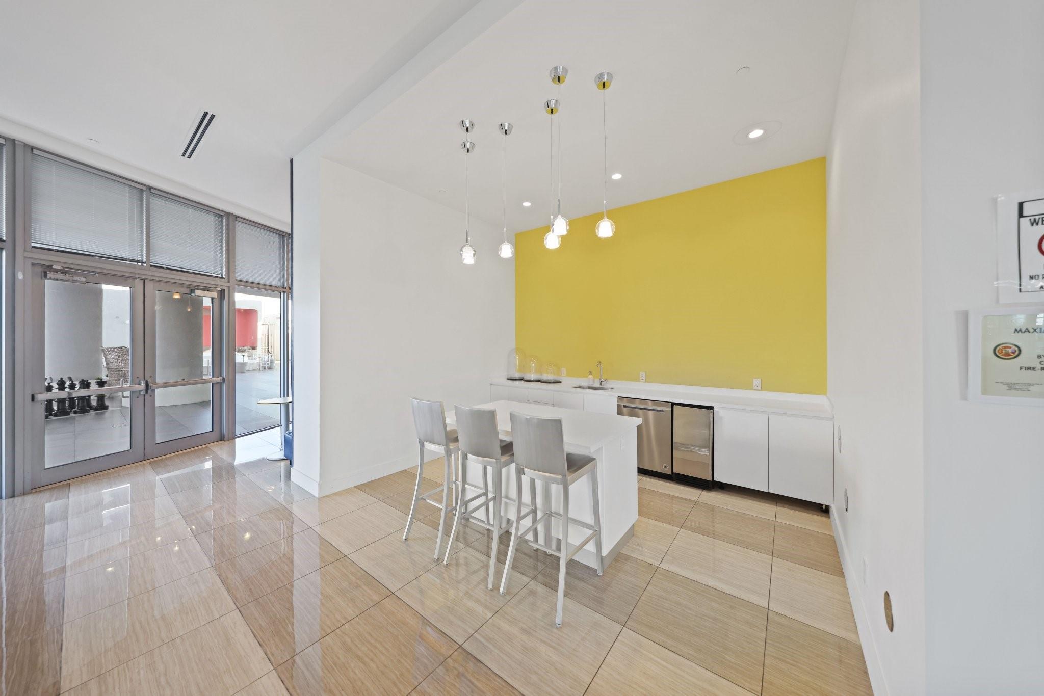 2000 Metropica Way PH01