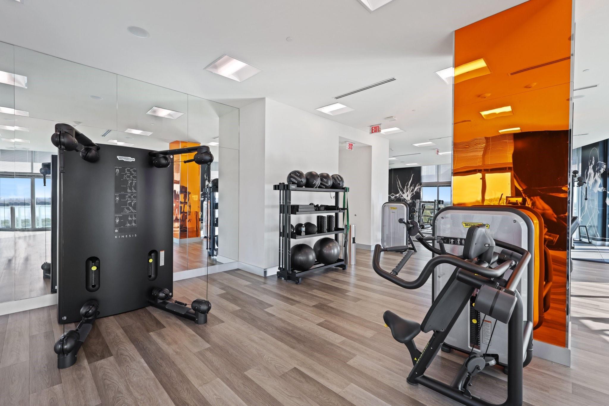 2000 Metropica Way PH01