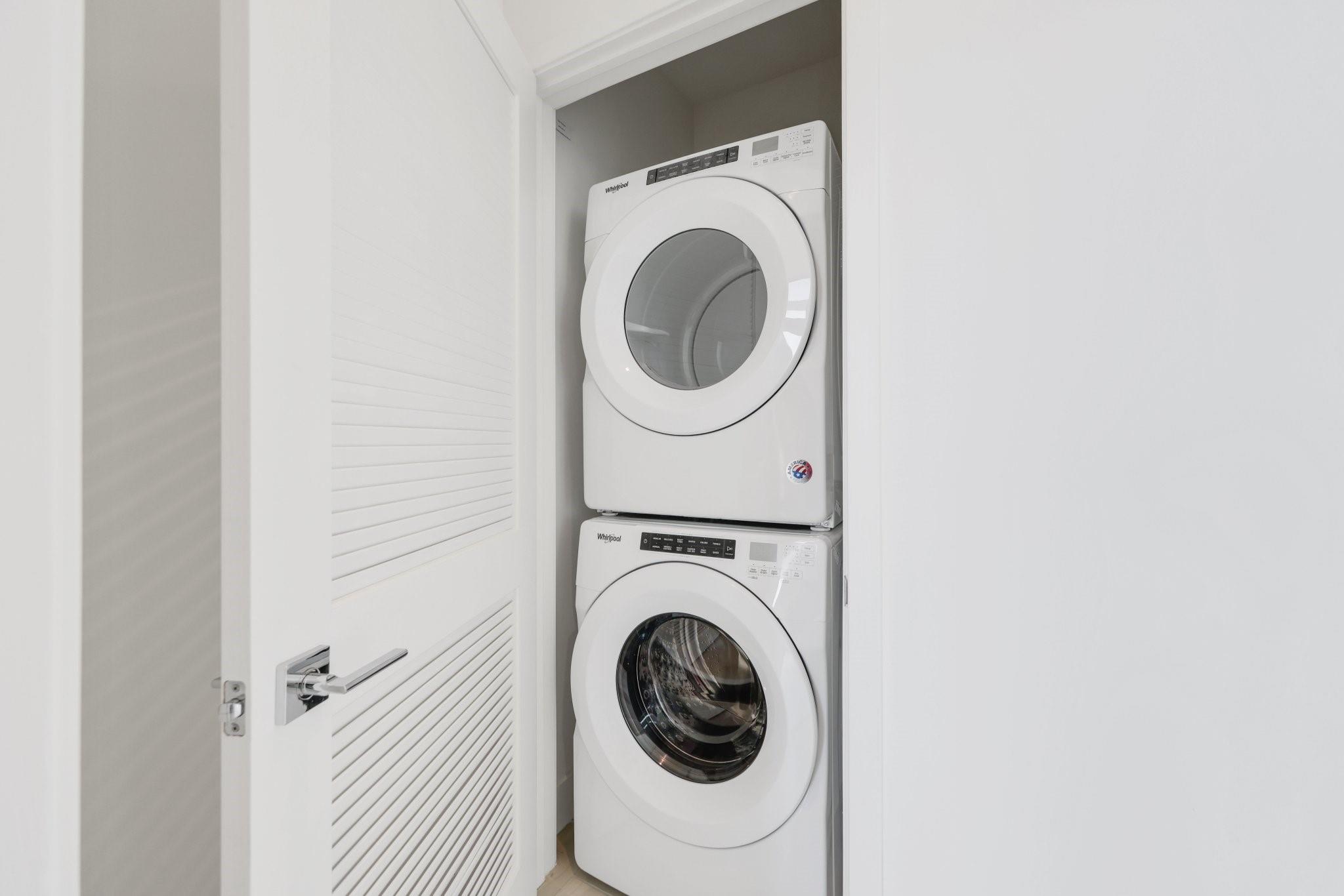 2000 Metropica Way PH01