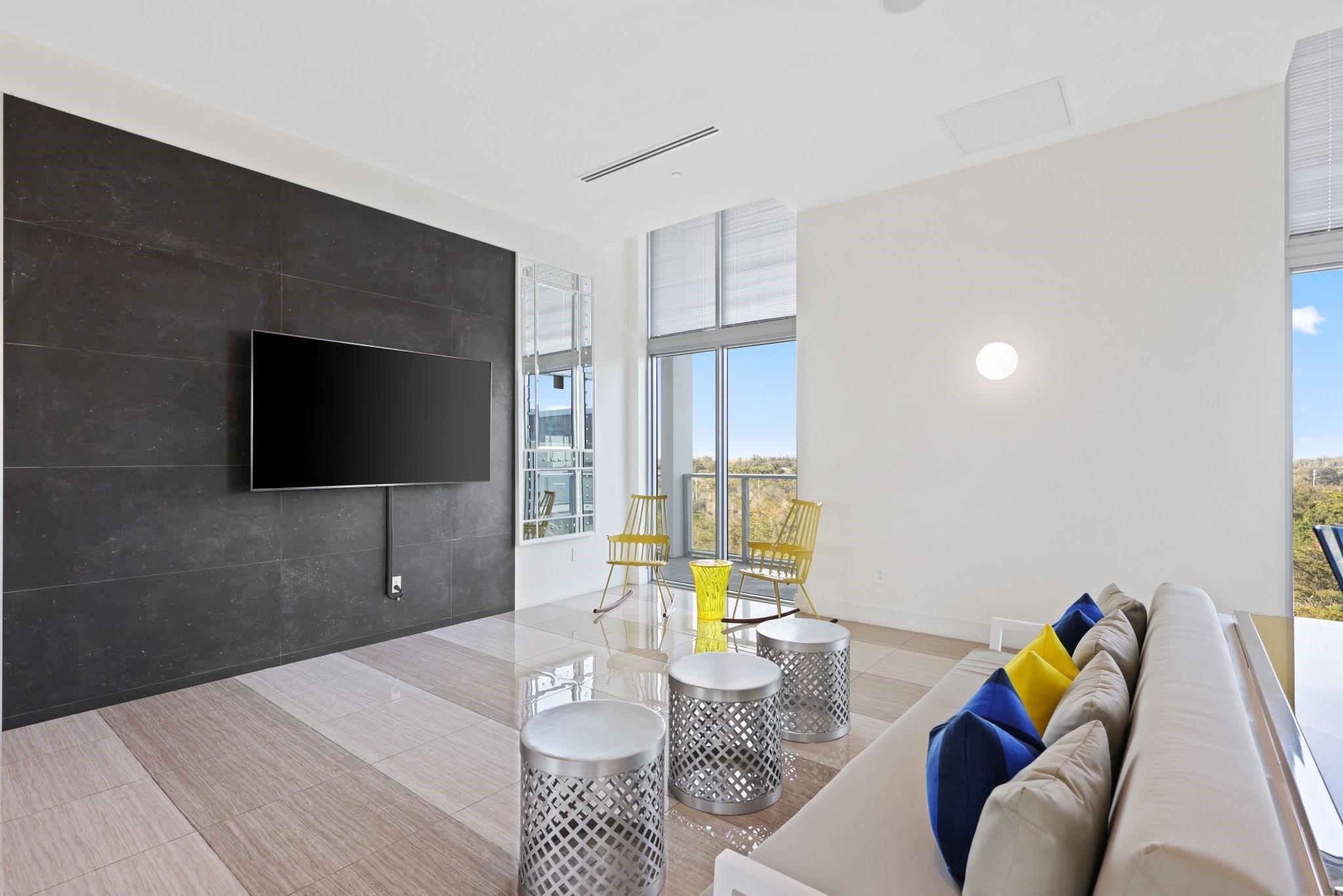 2000 Metropica Way PH01