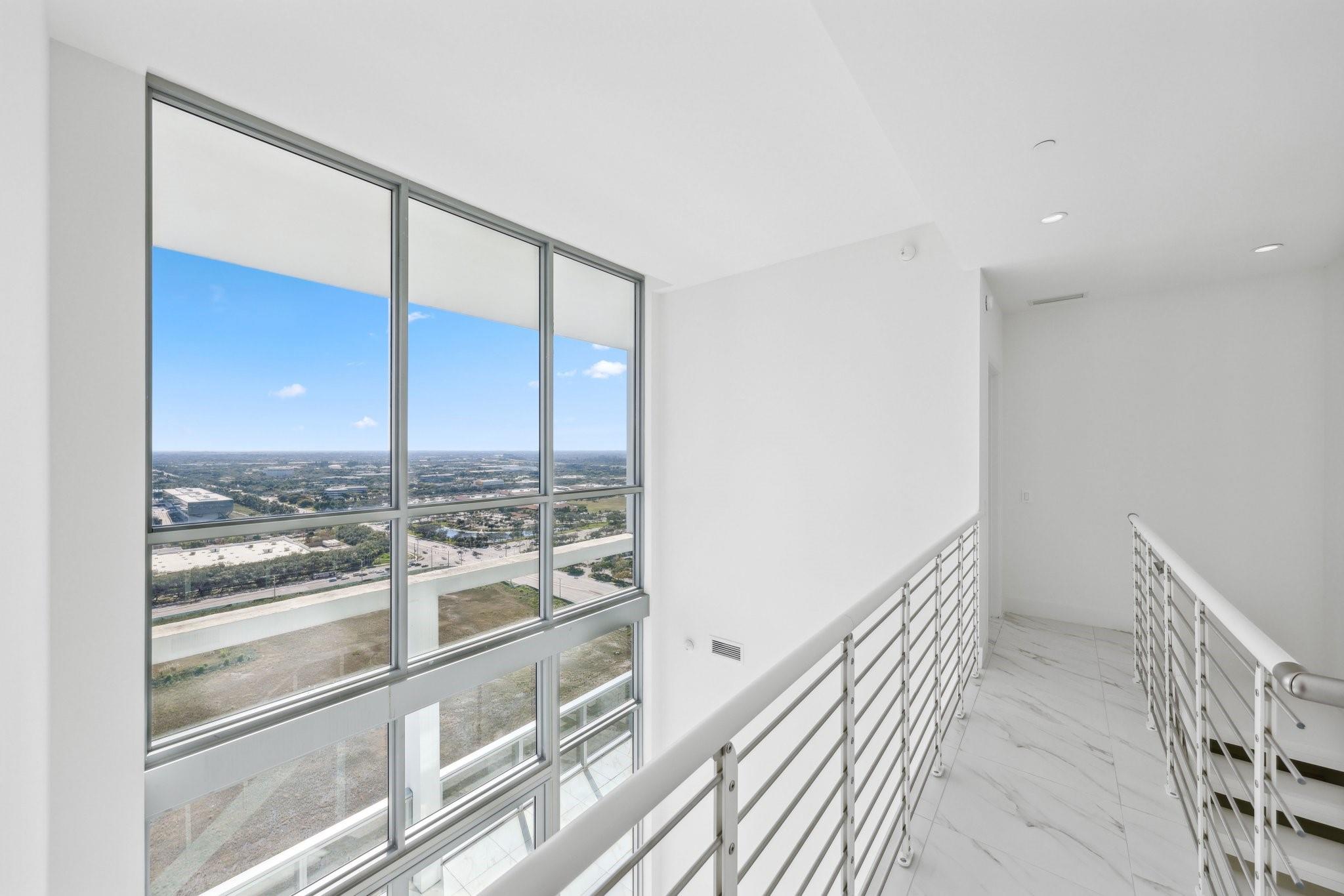 2000 Metropica Way PH08