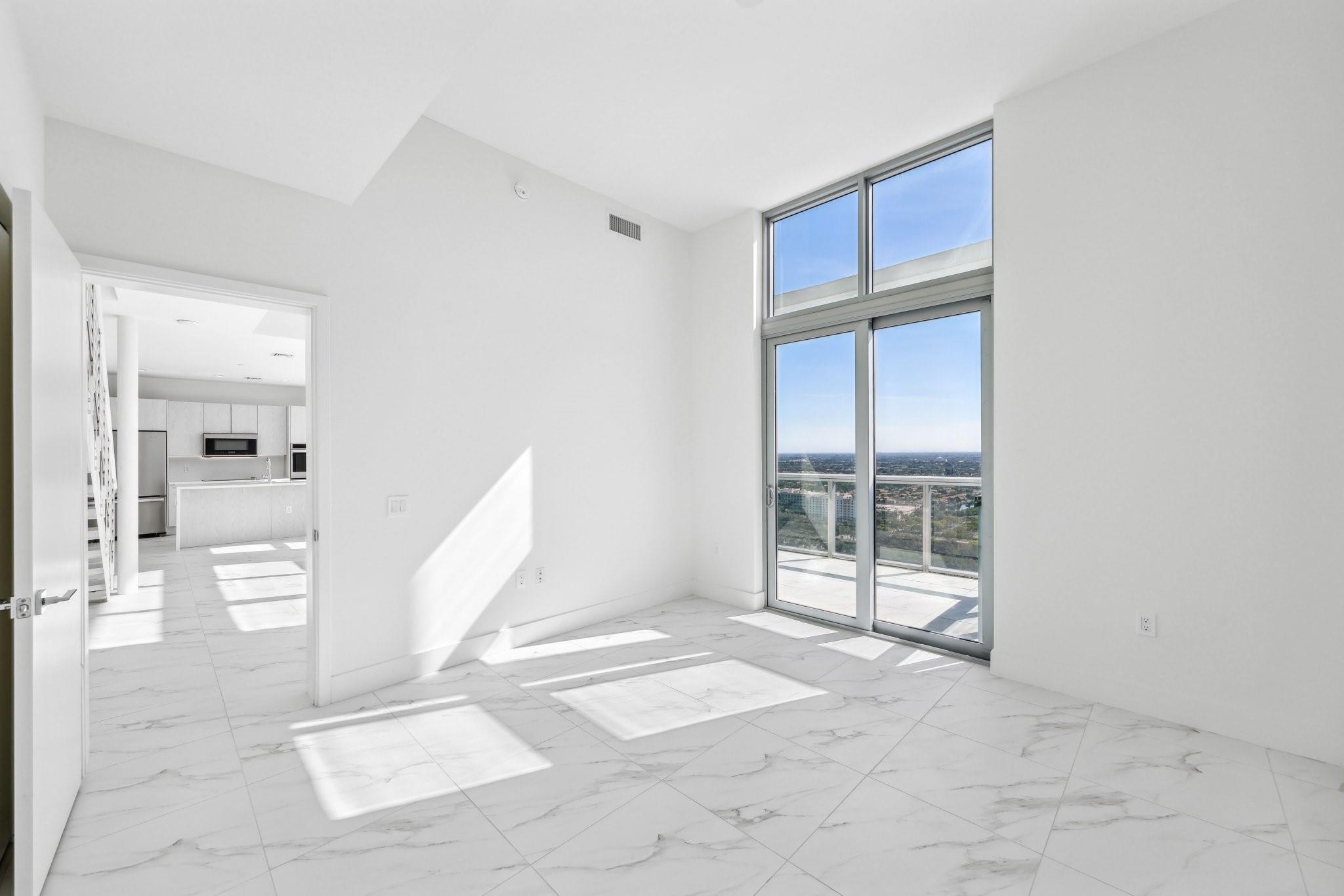 2000 Metropica Way PH08