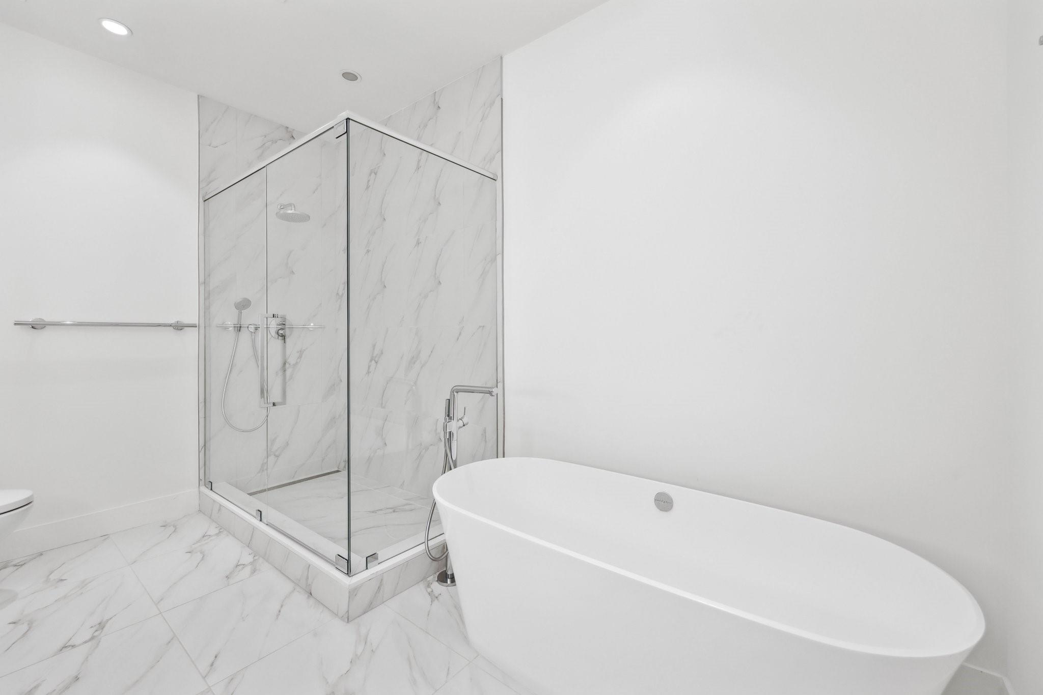 2000 Metropica Way PH08