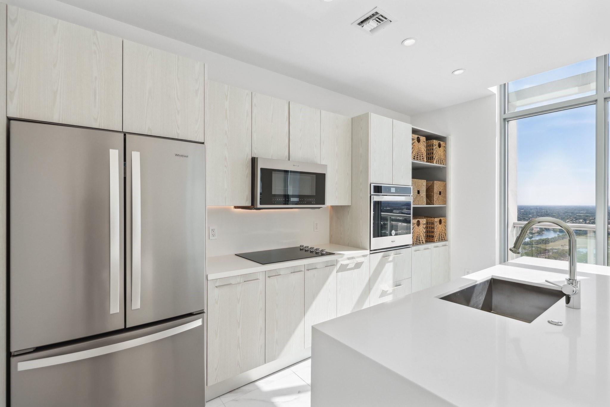 2000 Metropica Way PH08