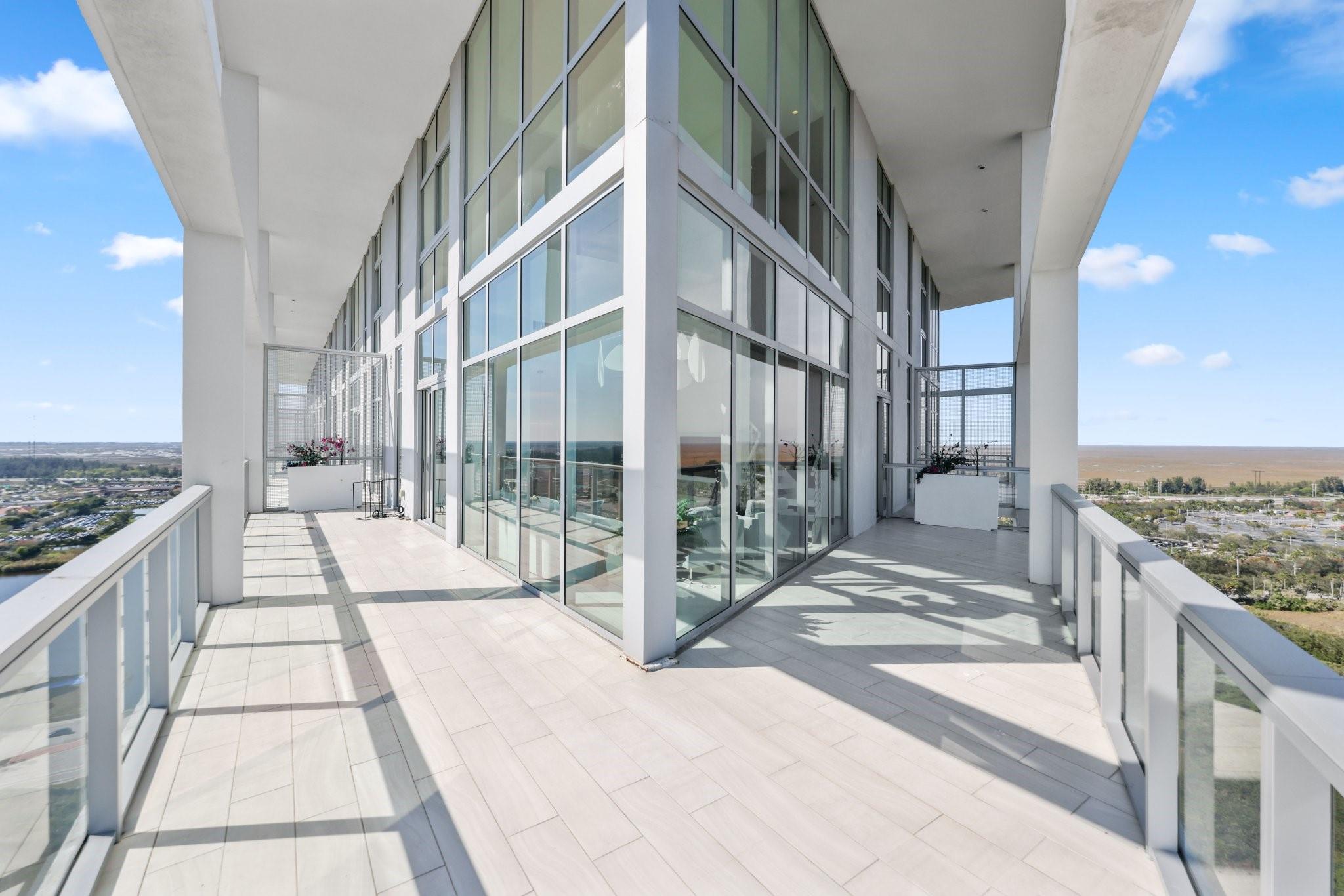 2000 Metropica Way PH09