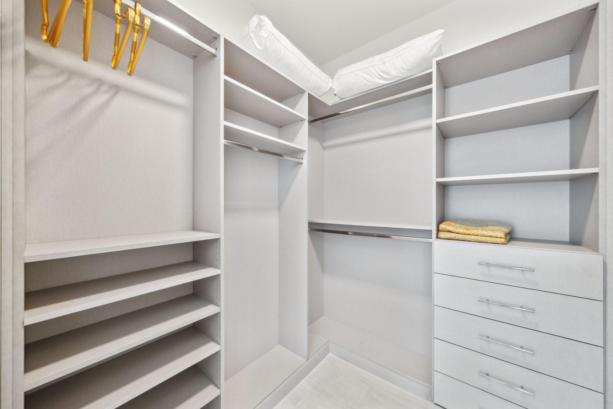 2000 Metropica Way PH09